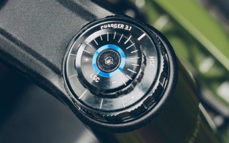 <p>We hebben ons beproefde Charger 3-demperplatform verder ontwikkeld in samenwerking met rijders om de Charger 3.1 nóg krachtiger te maken. Met een vergroot instelbereik heb je meer mogelijkheden om jouw perfecte afstelling te vinden. Ga ervoor en ontdek jouw ideale rit.</p>
