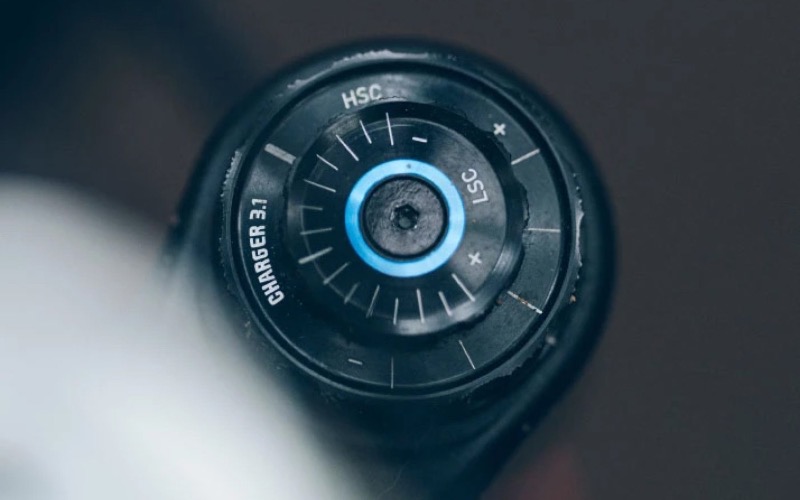 <p>We hebben ons beproefde Charger 3-demperplatform verder ontwikkeld in samenwerking met rijders om de Charger 3.1 nóg krachtiger te maken. Met een vergroot instelbereik heb je meer mogelijkheden om jouw perfecte afstelling te vinden. Ga ervoor en ontdek jouw ideale rit.</p>
